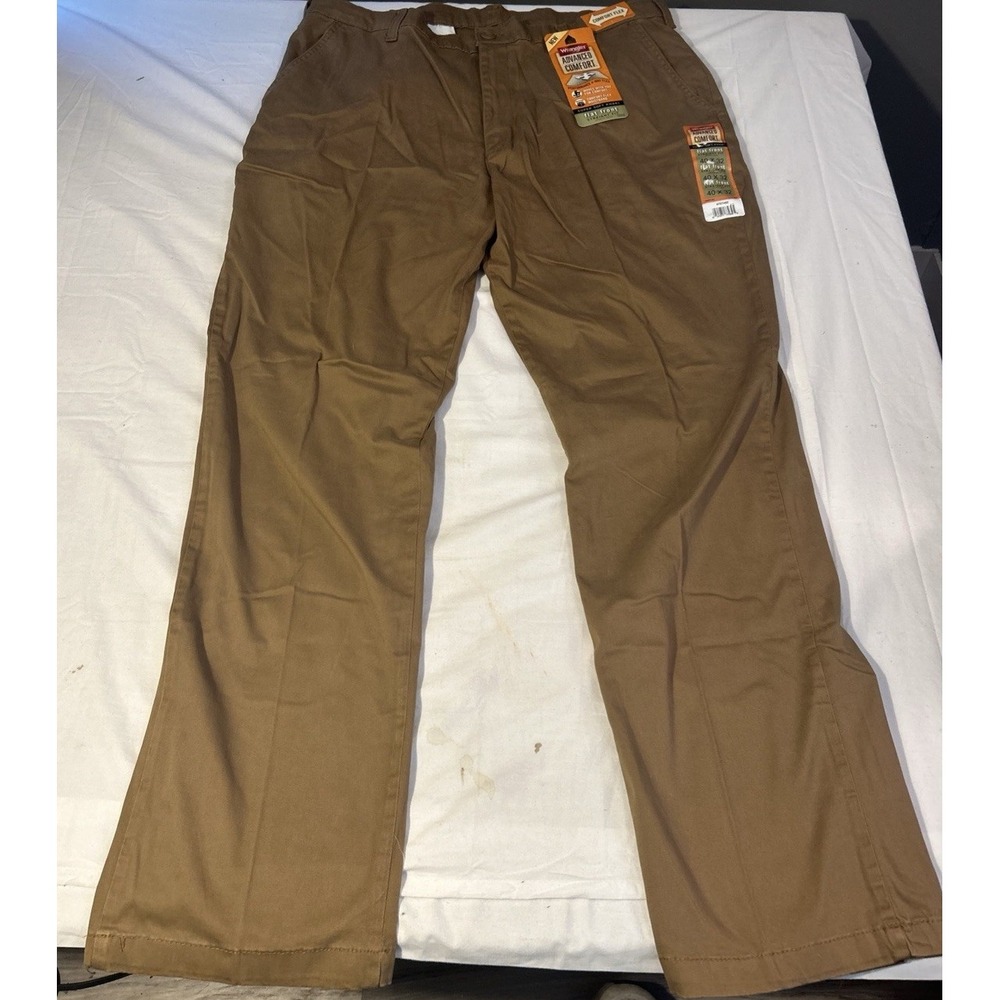Wrangler Khaki Pants Mens 40x30 Beige NWT Advanced Comfort Straight Fit